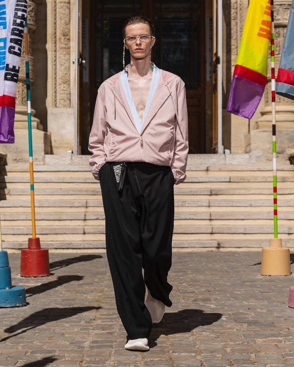 攜手葛萊美得主 Roddy Ricch 跨界合作打造配樂！NAMESAKE 2026 春夏大秀釋出！