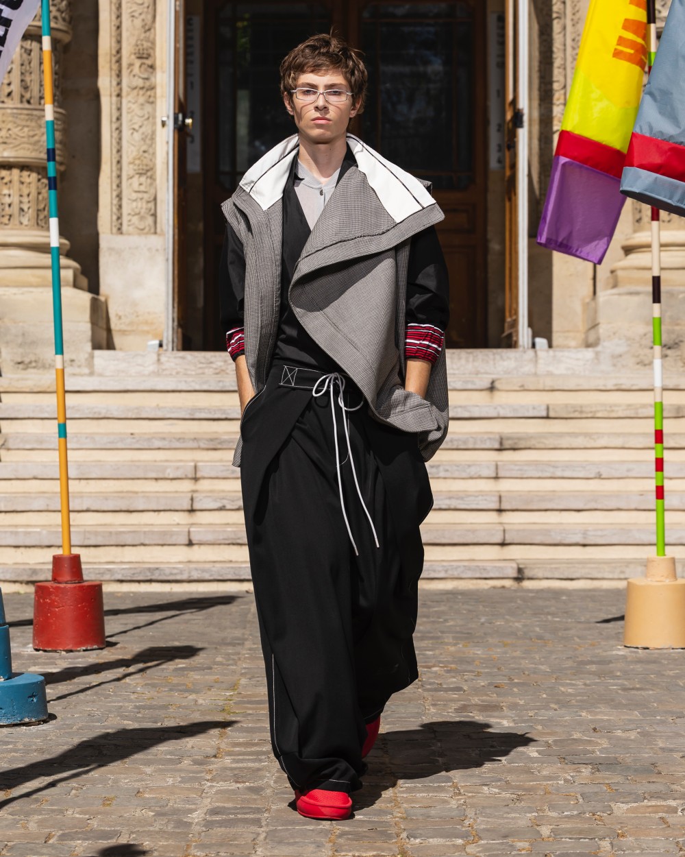 攜手葛萊美得主 Roddy Ricch 跨界合作打造配樂！NAMESAKE 2026 春夏大秀釋出！