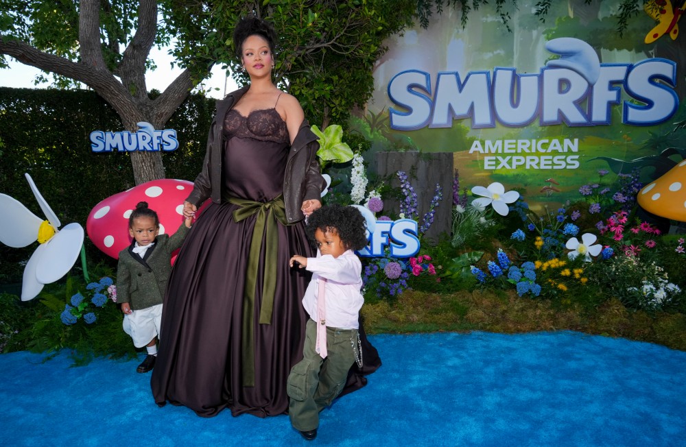 從小穿 Dior！Rihanna 兩兒子首映紅毯造型超搶鏡！網：再次應證投胎的重要性⋯