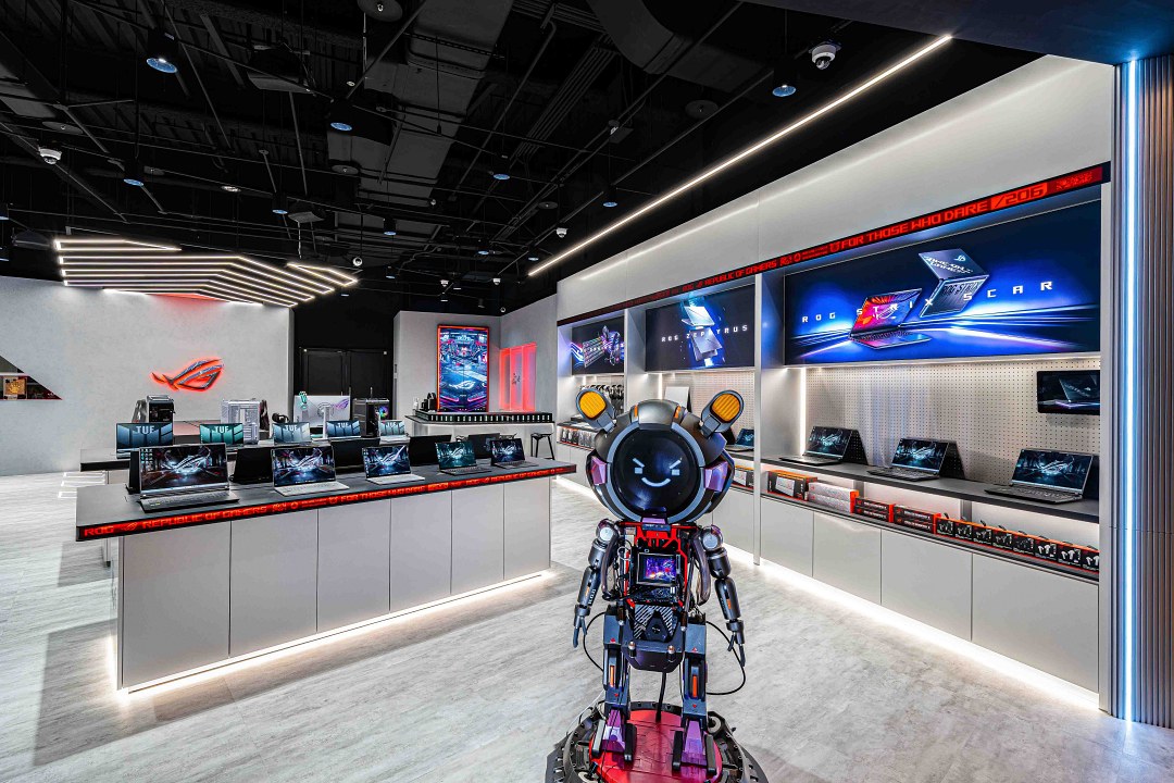 ROG SAGA「第一號官方吉祥物」OMNI AI機器人,開幕首週限定登場!