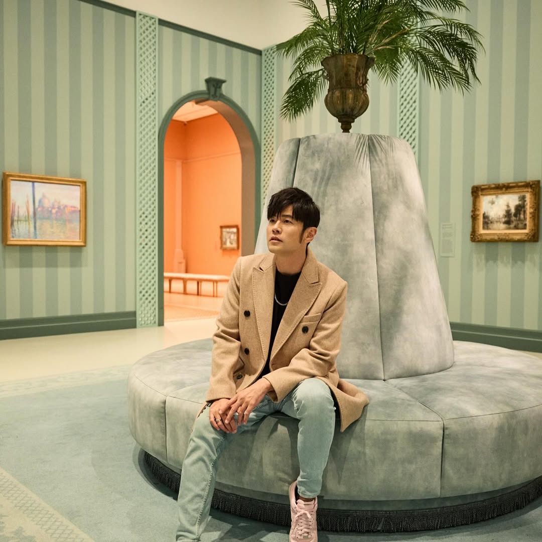 周杰倫曬年輕帥照被嫌畫質差！霸氣回「老子沒時間」登大陸熱搜排行