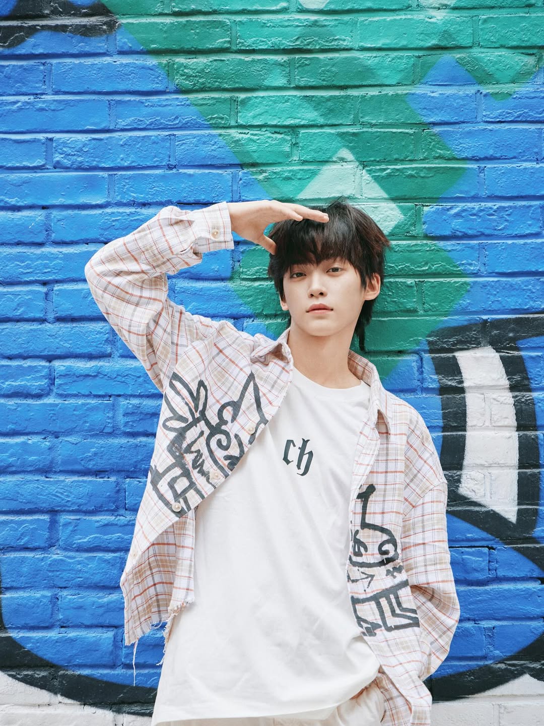 才剛靠 BL 劇爆紅！陸鮮肉男星火速被女友爆料「劈腿、不負責任」深夜發聲：全面暫停工作