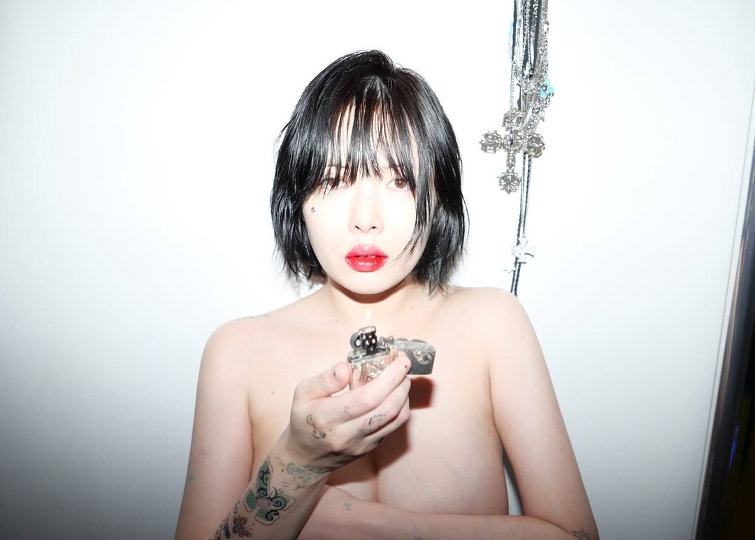 泫雅突發半裸自拍引發話題，婚後自信展現全新火辣小野馬狀態！