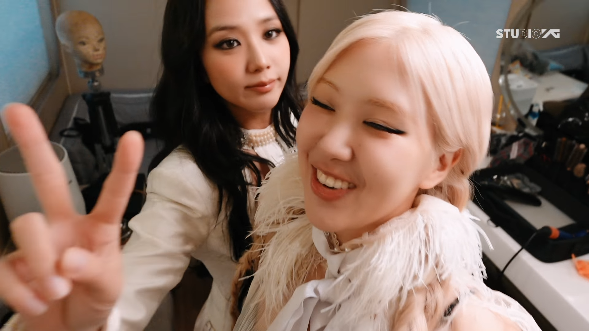 BLACKPINK 公開新歌〈JUMP〉MV 幕後花絮！超魔性 MV 拍攝秘密大公開！