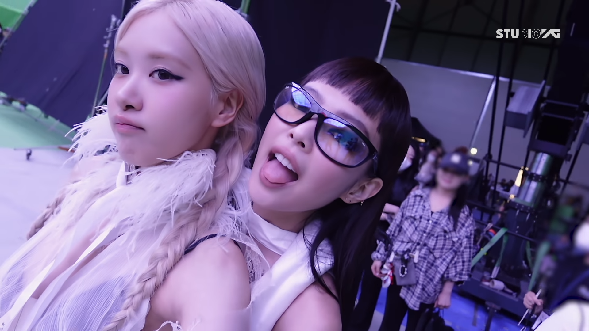 BLACKPINK 公開新歌〈JUMP〉MV 幕後花絮！超魔性 MV 拍攝秘密大公開！