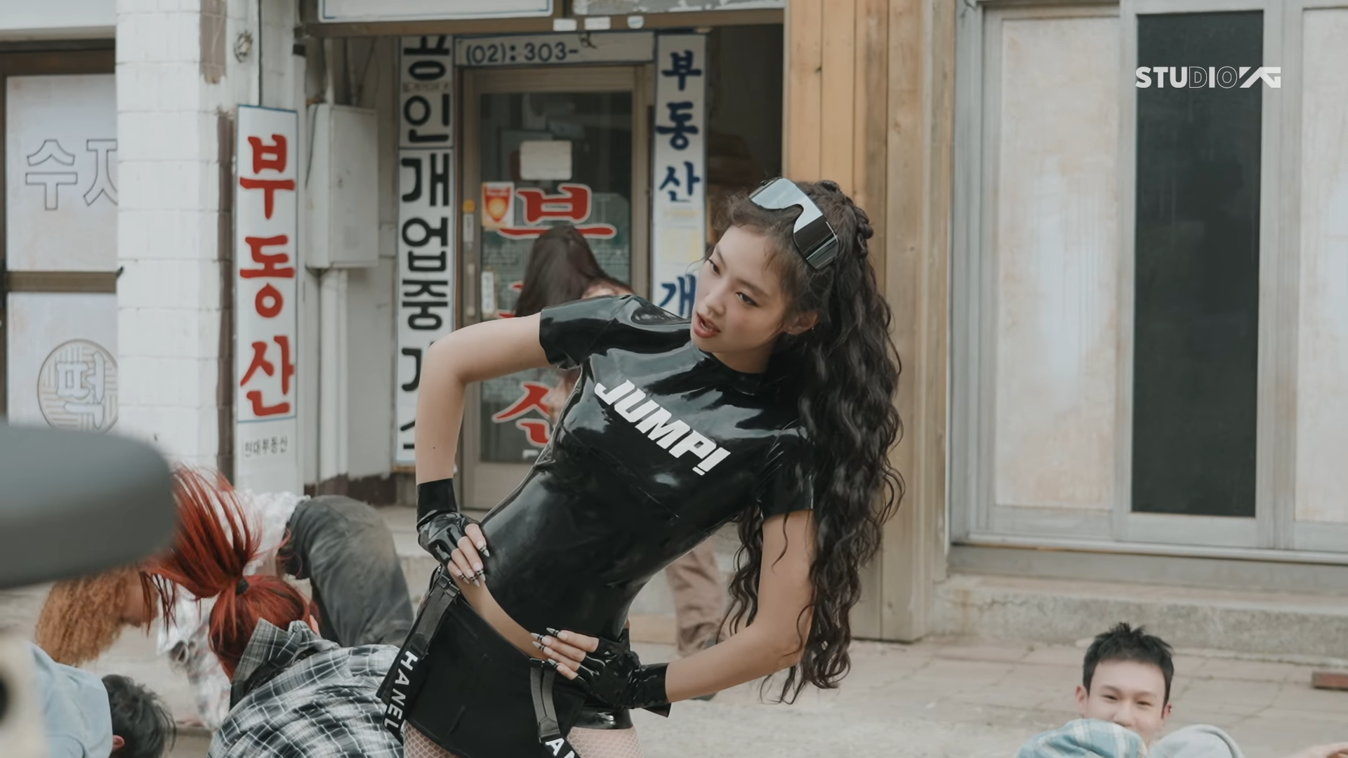 BLACKPINK 公開新歌〈JUMP〉MV 幕後花絮！超魔性 MV 拍攝秘密大公開！