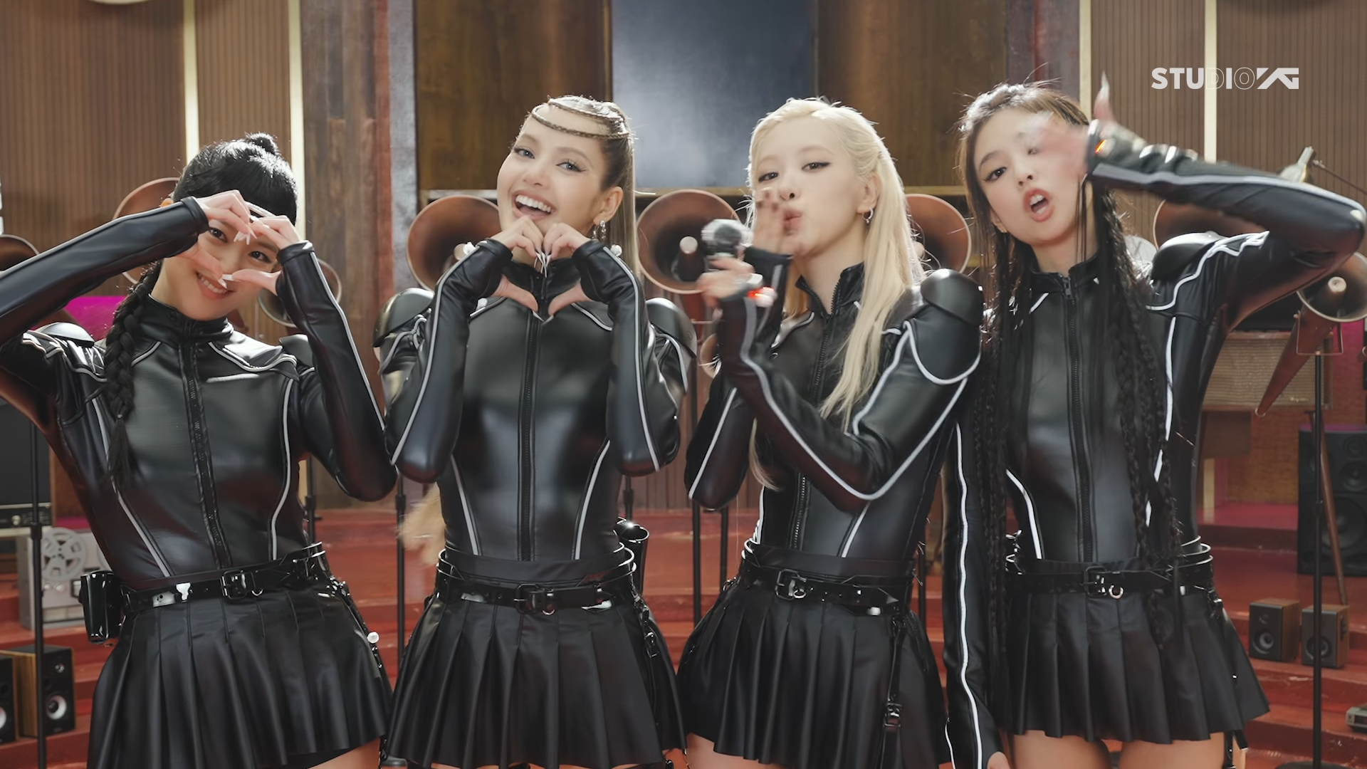 BLACKPINK 公開新歌〈JUMP〉MV 幕後花絮！超魔性 MV 拍攝秘密大公開！