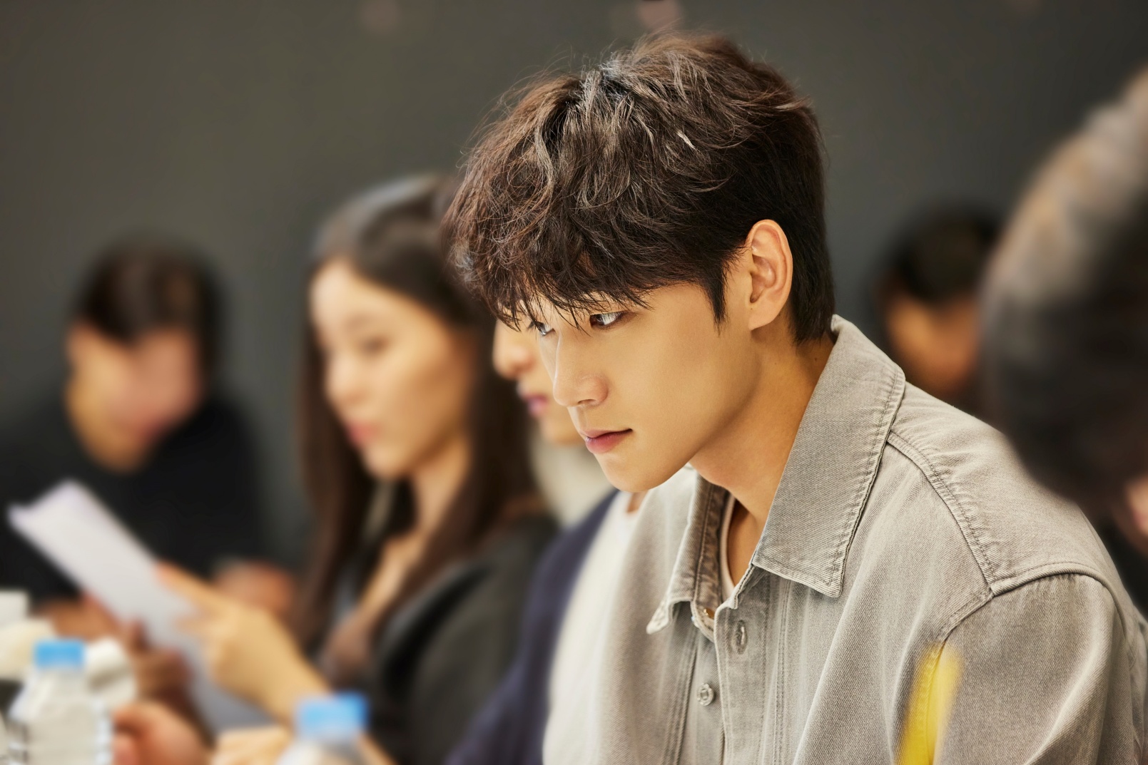 Netflix《殭屍校園》第 2 季正式開拍！首季演員全數回歸、魷魚遊戲新面孔加入