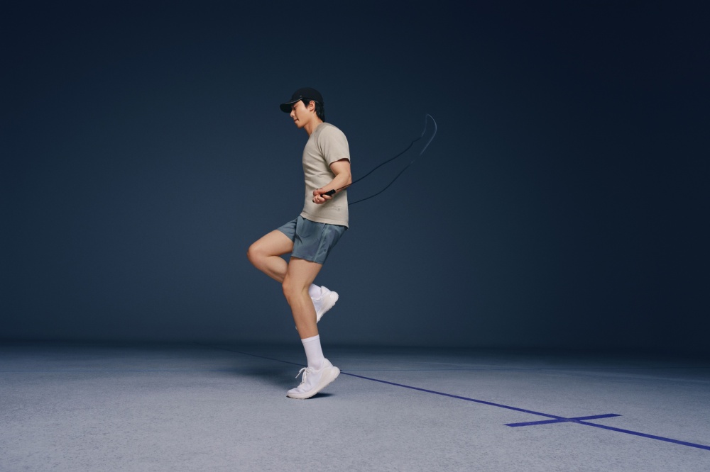 lululemon 品牌大使朴敘俊穿著經典男性短褲 Pace Breaker