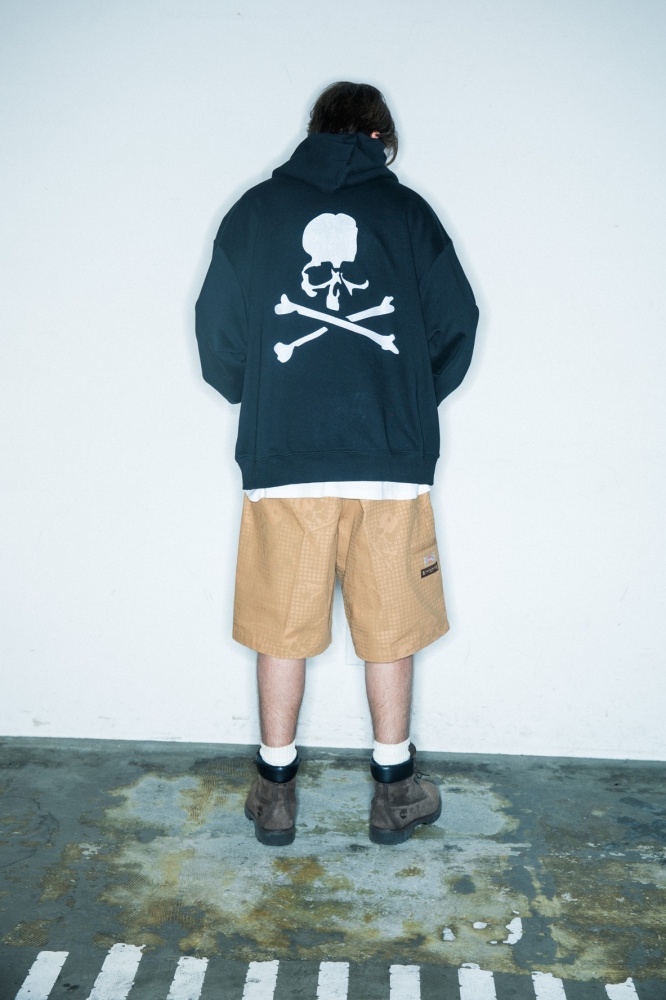 Dickies x mastermind JAPAN 全新聯名系列限量登場，引爆最奢華的暗黑工裝風格！