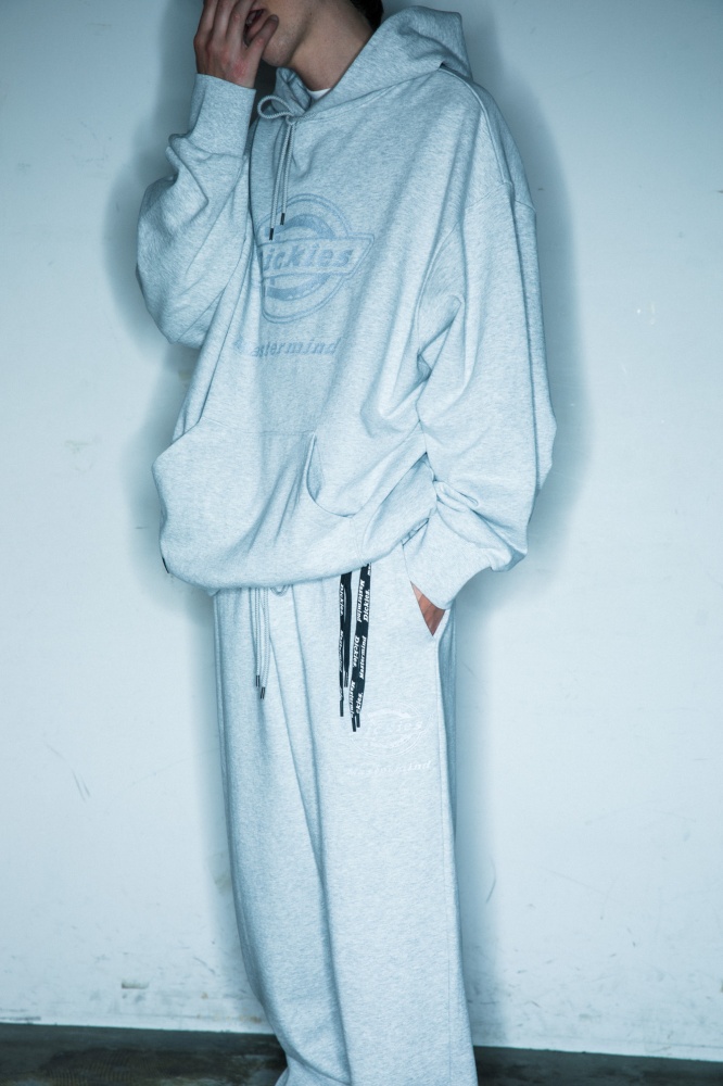 Dickies x mastermind JAPAN 全新聯名系列限量登場，引爆最奢華的暗黑工裝風格！