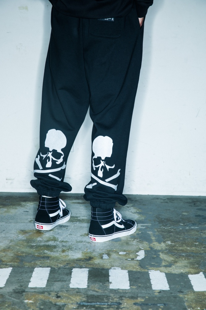 Dickies x mastermind JAPAN 全新聯名系列限量登場，引爆最奢華的暗黑工裝風格！