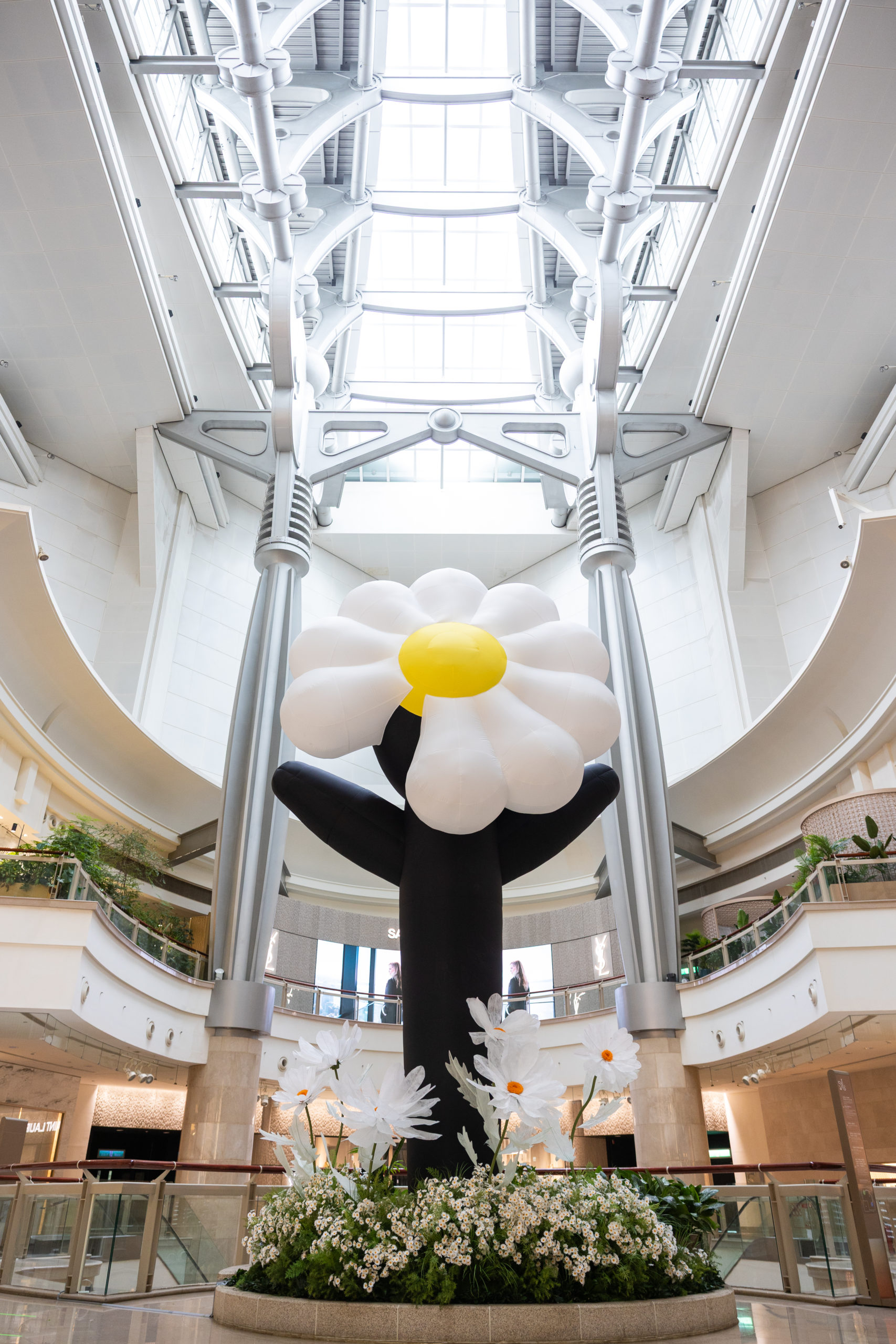 台北101攜品牌搶先揭幕秋冬流行趨勢，男性會員超過四成父親節成台北101年度大檔、男士精品主場刷聯名卡全館購物6％回饋起 19家銀行刷卡滿額豪禮贈不停 101獨家GD《Übermensch》展覽7/17-8/11先KPOP旋風