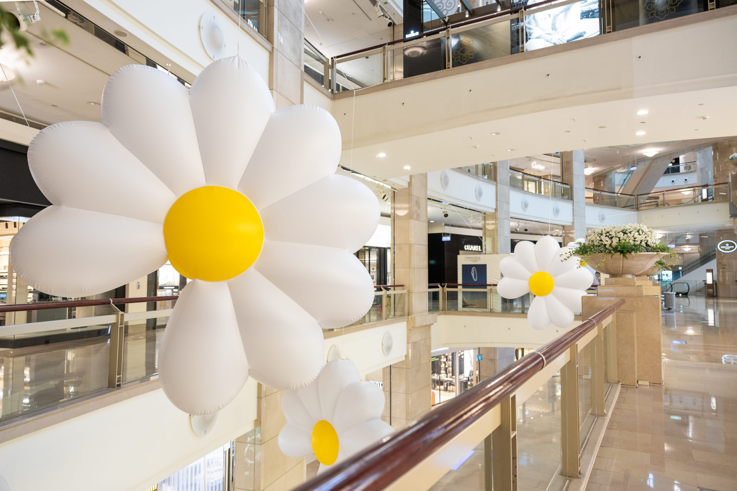 台北101攜品牌搶先揭幕秋冬流行趨勢，男性會員超過四成父親節成台北101年度大檔、男士精品主場刷聯名卡全館購物6％回饋起 19家銀行刷卡滿額豪禮贈不停 101獨家GD《Übermensch》展覽7/17-8/11先KPOP旋風