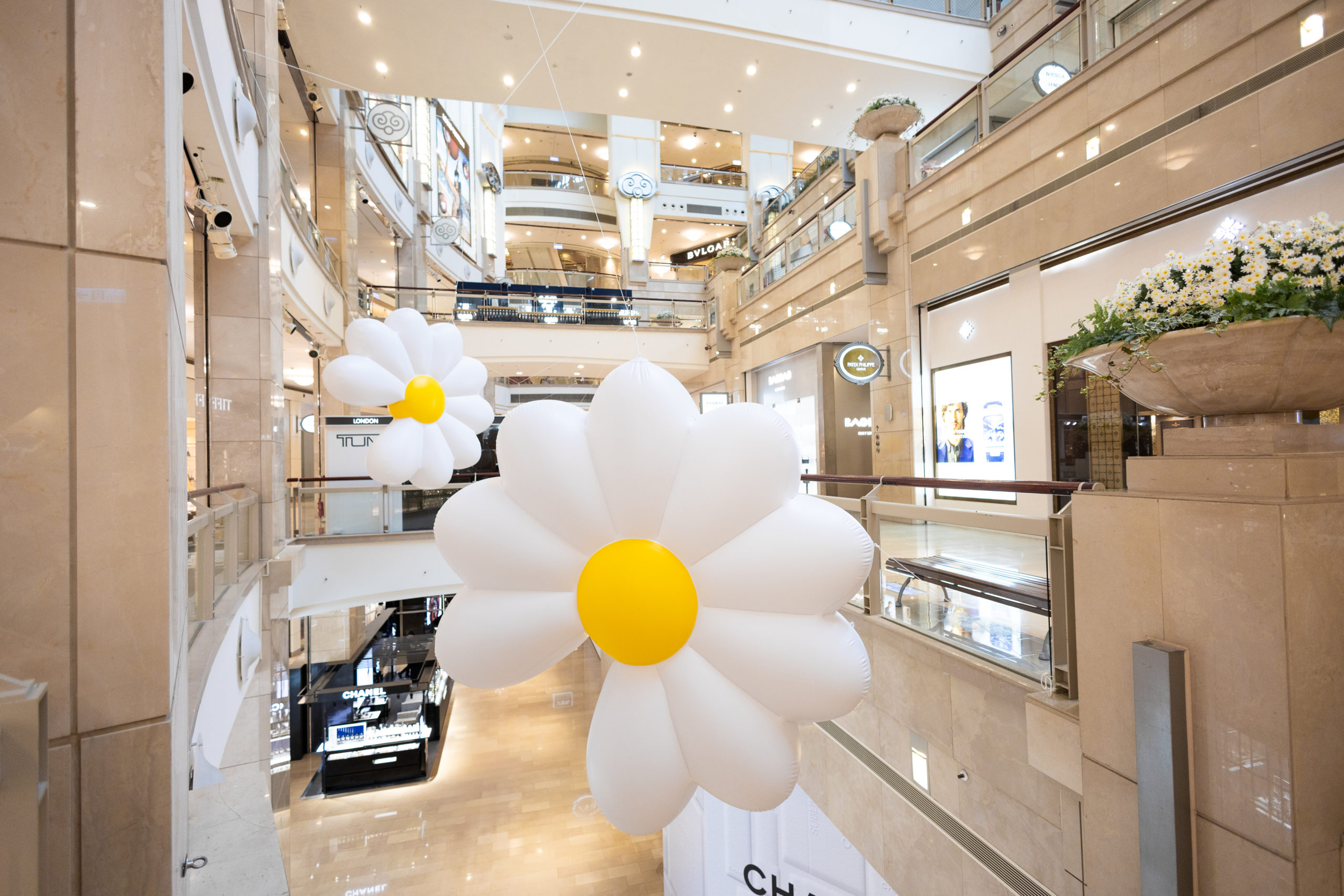 台北101攜品牌搶先揭幕秋冬流行趨勢，男性會員超過四成父親節成台北101年度大檔、男士精品主場刷聯名卡全館購物6％回饋起 19家銀行刷卡滿額豪禮贈不停 101獨家GD《Übermensch》展覽7/17-8/11先KPOP旋風