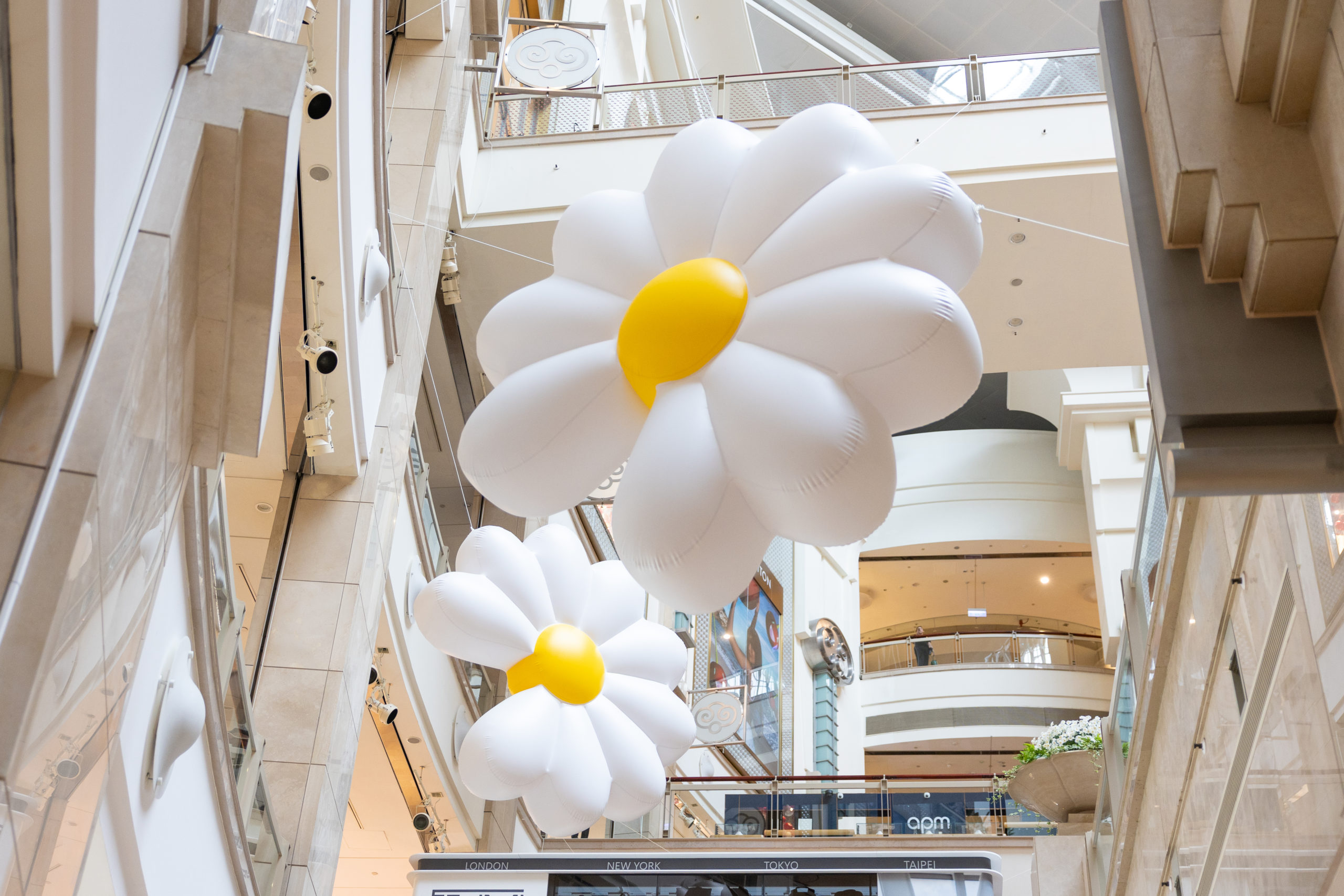 台北101攜品牌搶先揭幕秋冬流行趨勢，男性會員超過四成父親節成台北101年度大檔、男士精品主場刷聯名卡全館購物6％回饋起 19家銀行刷卡滿額豪禮贈不停 101獨家GD《Übermensch》展覽7/17-8/11先KPOP旋風