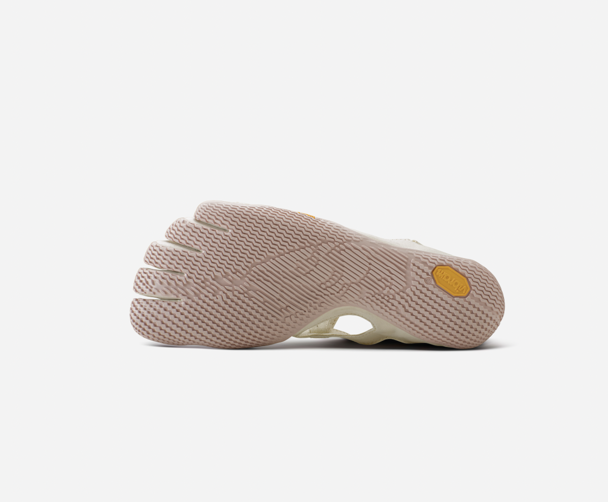 Jennie 機場穿搭引熱議！不是因為好看而是因為好怪？！