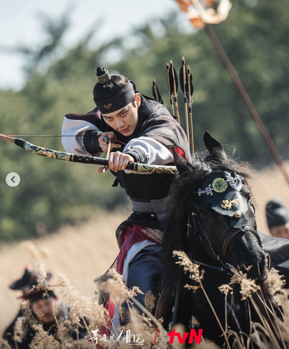 潤娥穿越廚藝對決暴君國王！登 Netflix 第一名新劇《暴君的廚師》開播就飄香，「這些理由」一定要看！