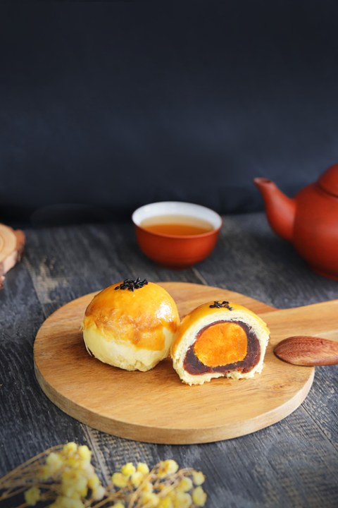 「硯微墨」首次推出中秋限定「蛋黃酥」與「燒餅」禮盒。