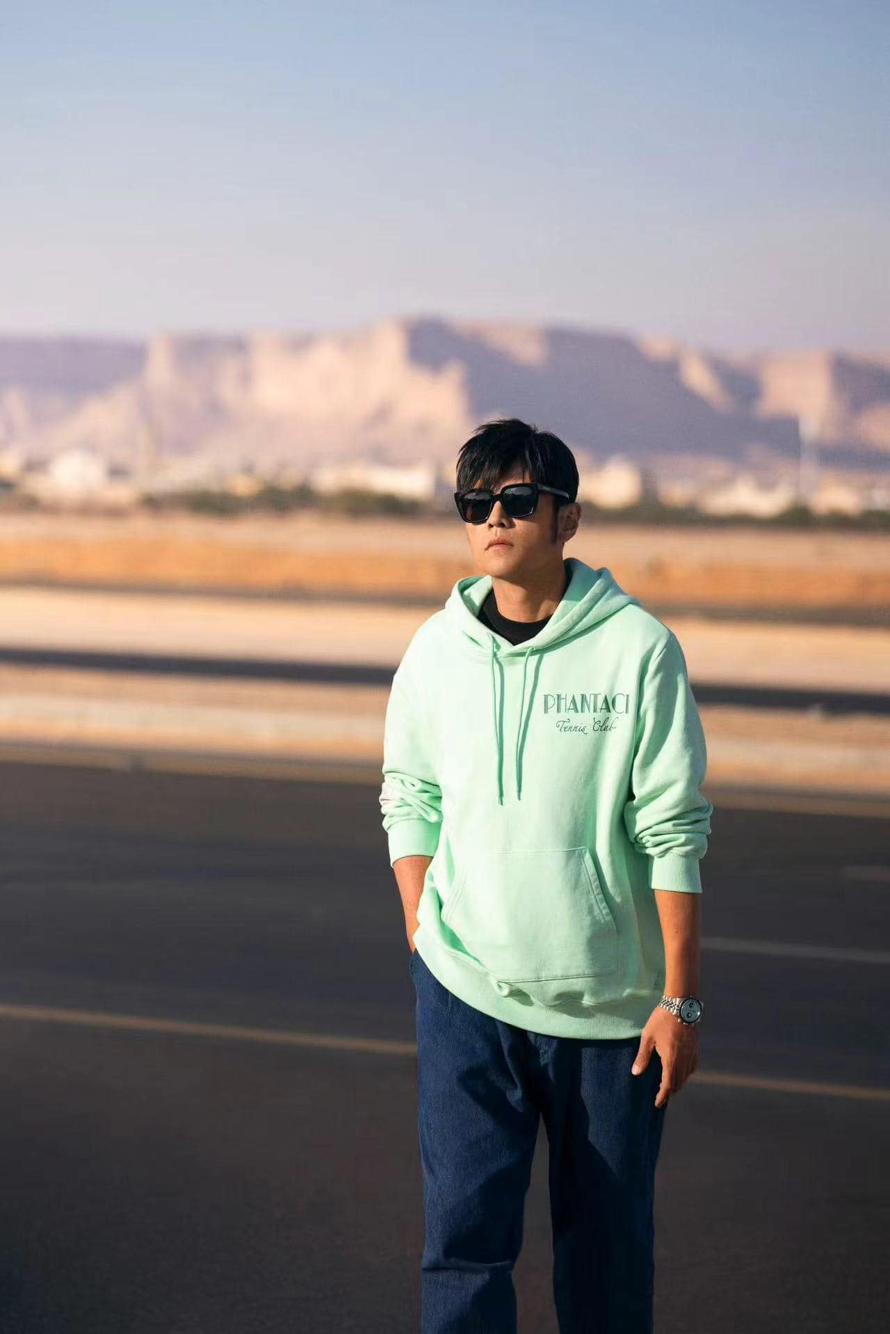 周杰倫要寫歌有難度？他自曝因為「她」來搗亂　網友一看笑了：畢竟是甜蜜的負擔