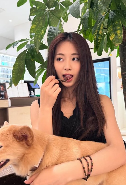 子瑜媽「包車揪親友」飛韓力挺女兒！嗨曬母女絕美照，喊話期待高雄場