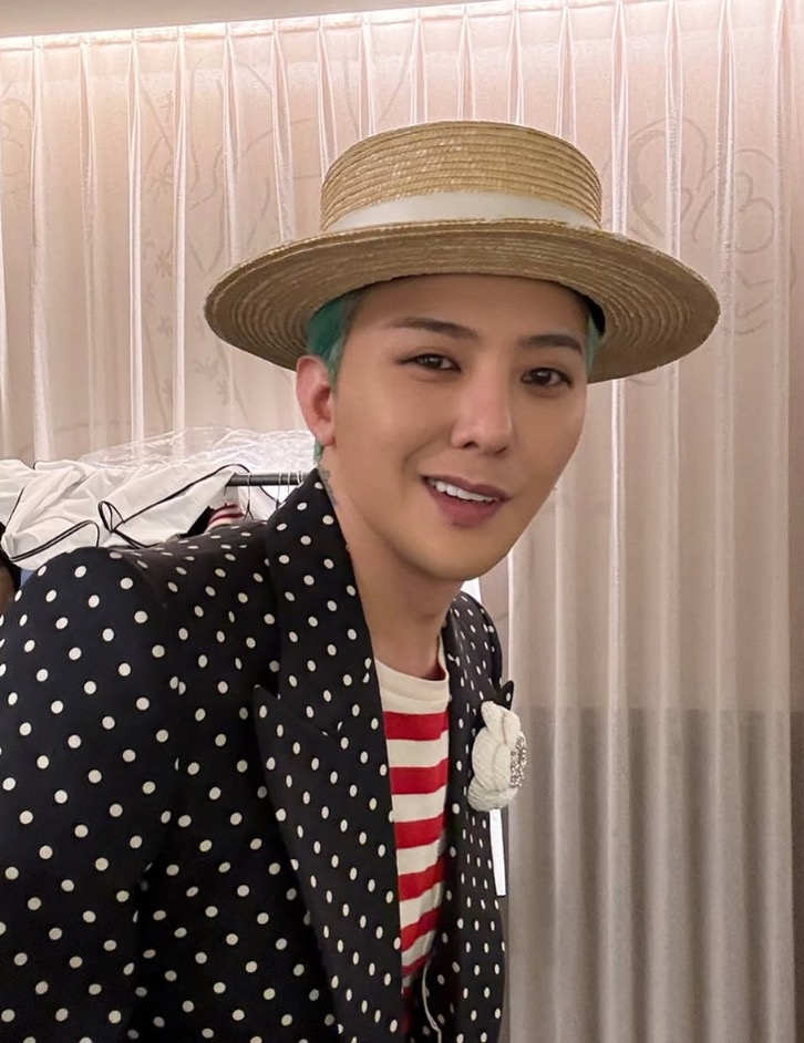 掀起全球頭巾風潮！GD 親曝常戴主因粉絲笑翻：被騙了