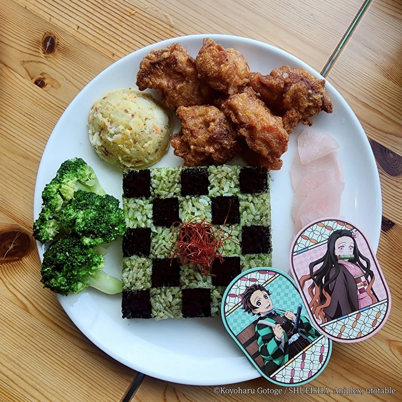 鬼滅之刃聯名咖啡廳開跑！「炭治郎羽織燉飯＋野豬頭造型伊之助定食」，還有打卡必衝熱點一次看！