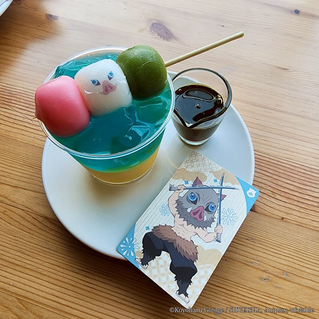 鬼滅之刃聯名咖啡廳開跑！「炭治郎羽織燉飯＋野豬頭造型伊之助定食」，還有打卡必衝熱點一次看！