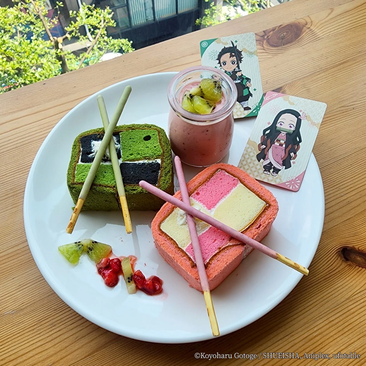 鬼滅之刃聯名咖啡廳開跑！「炭治郎羽織燉飯＋野豬頭造型伊之助定食」，還有打卡必衝熱點一次看！