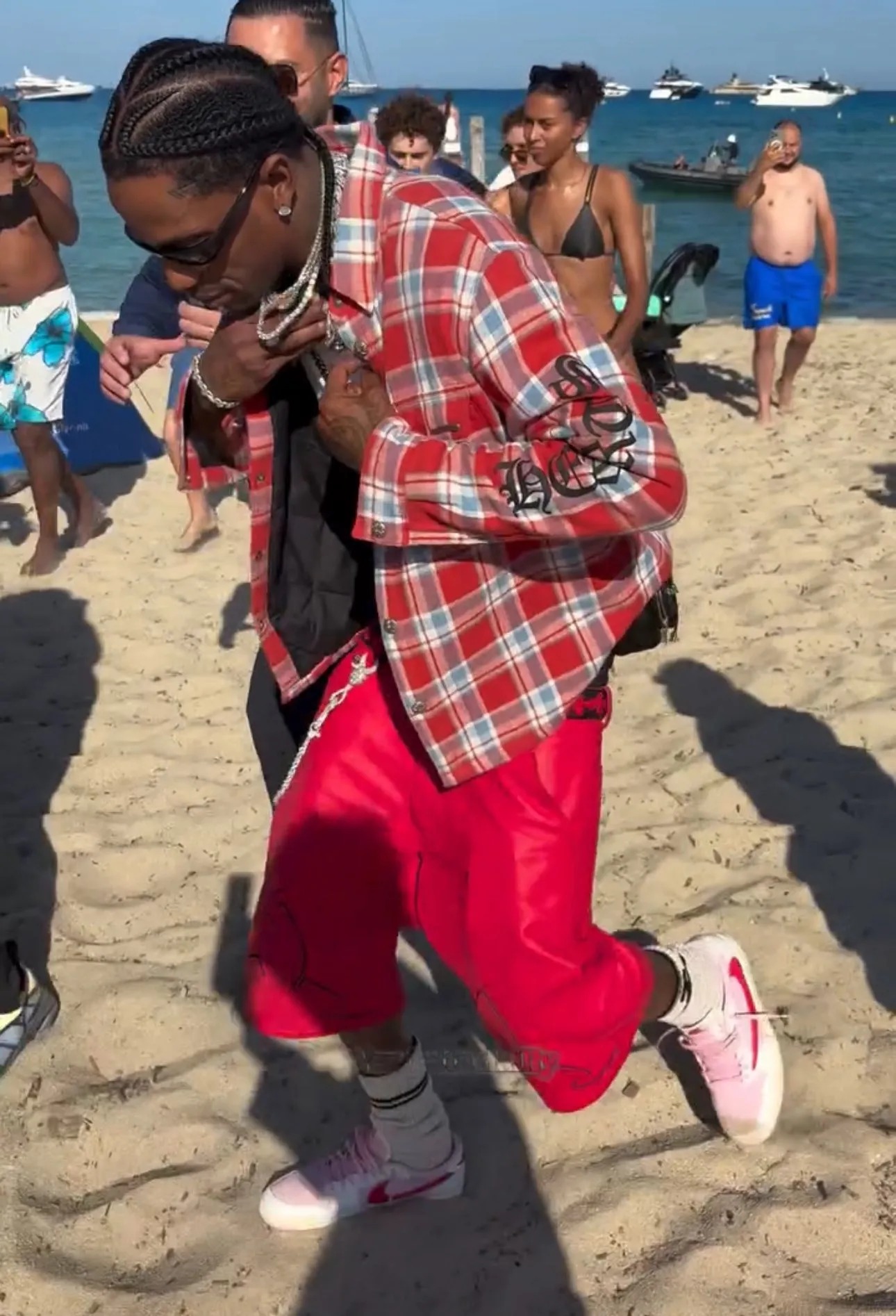 最中性的倒鉤？Travis Scott 親曝 Air Jordan 1 Low 最新粉白配色