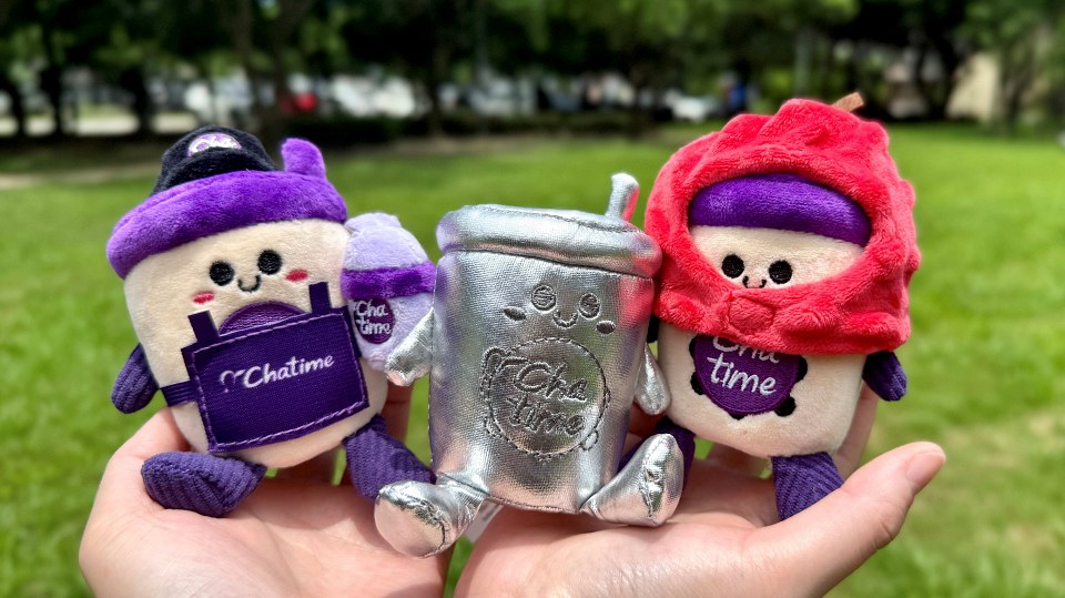 白金限定角色「Lumi」，擁有珍珠光澤般的低調魅力，全球每個國家僅限20個，抽中的粉絲即可獲得「Chatime免費喝一年」獎項