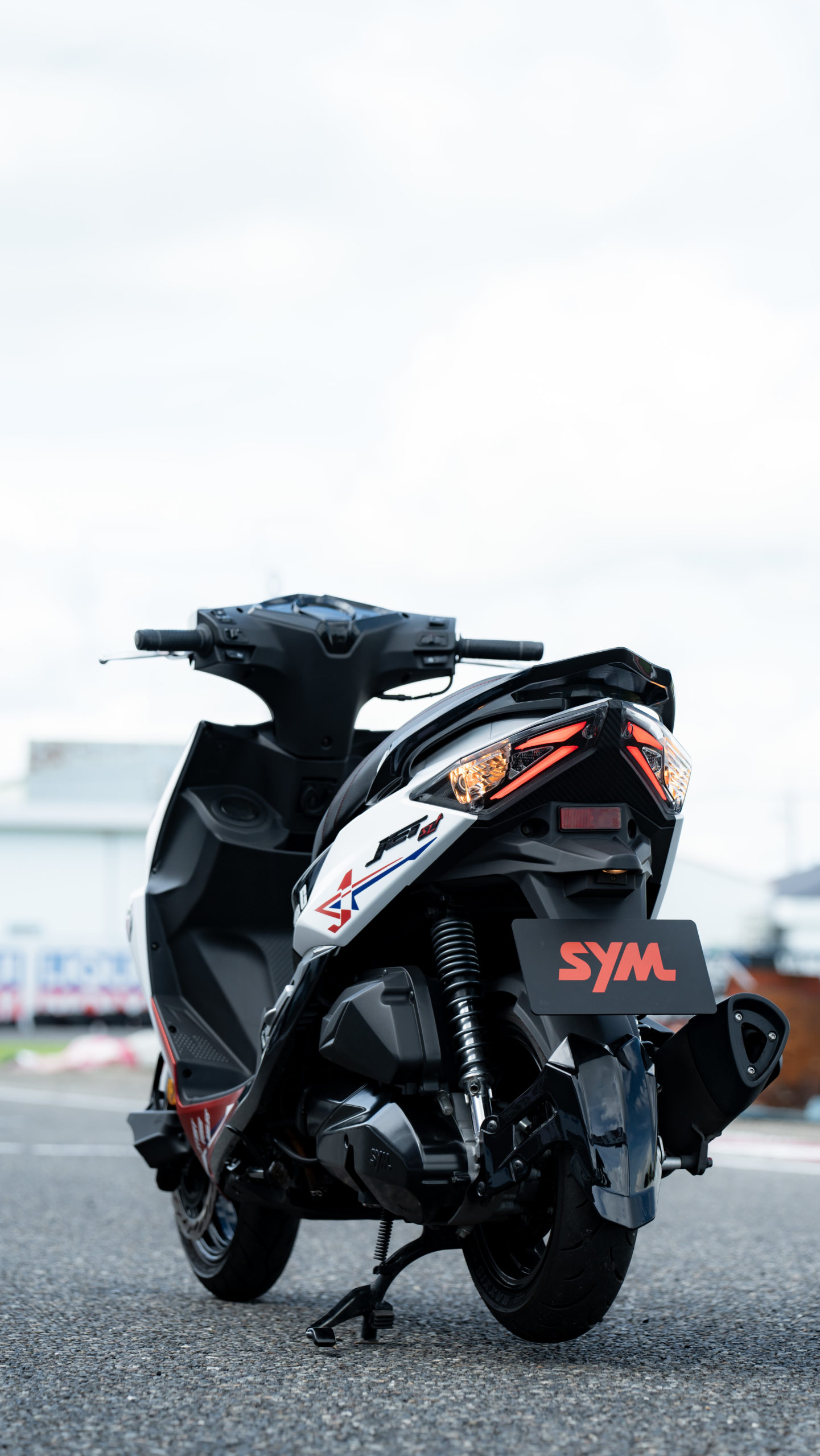 山道型男看過來！想得到翻山越嶺的穩定性，就得有賽車級性能的坐騎撐腰！SYM JET SL+Super C讓馬力性能LEVEL UP!