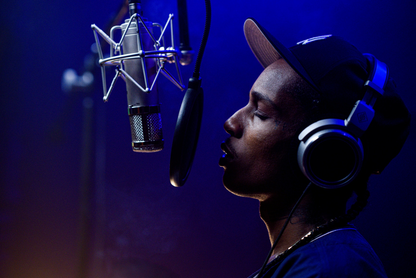 影帝丹佐華盛頓、A$AP Rocky、名導史派克李聯合翻拍黑澤明經典《上流 × 下流》獲爛番茄高分好評！