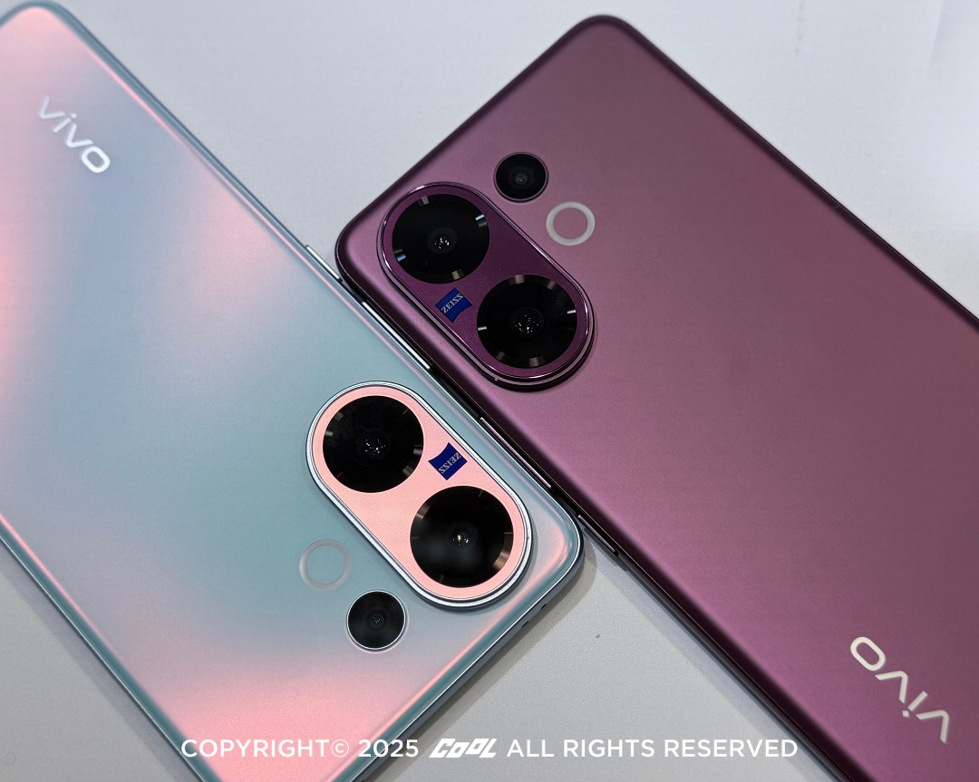 vivo V60搭載 5000 萬畫素蔡司超級長焦鏡頭（1/1.95 吋感光元件），以及5000萬畫素前置鏡頭與800萬超廣角鏡頭