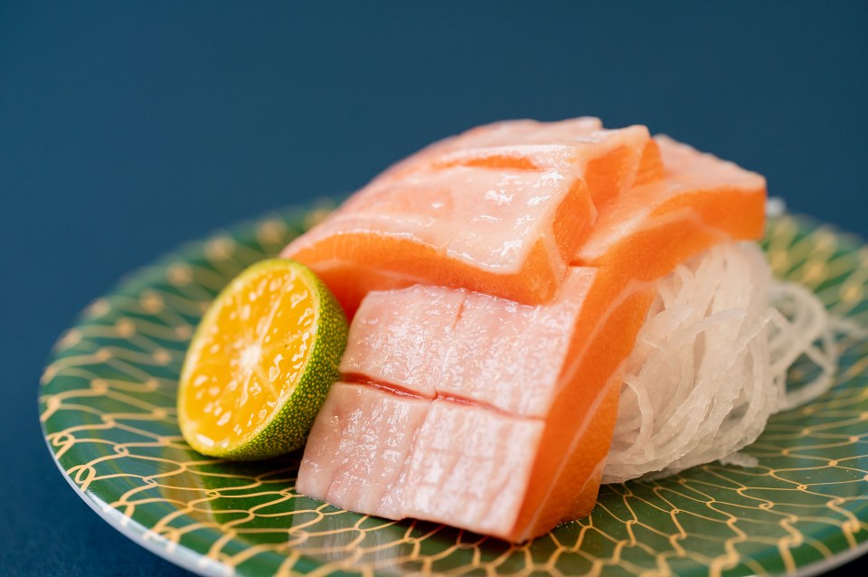 鮭魚控快衝！爭鮮推出「超豪華升級版」經典3鮭，還送你一盤吃爽爽！限時10天！