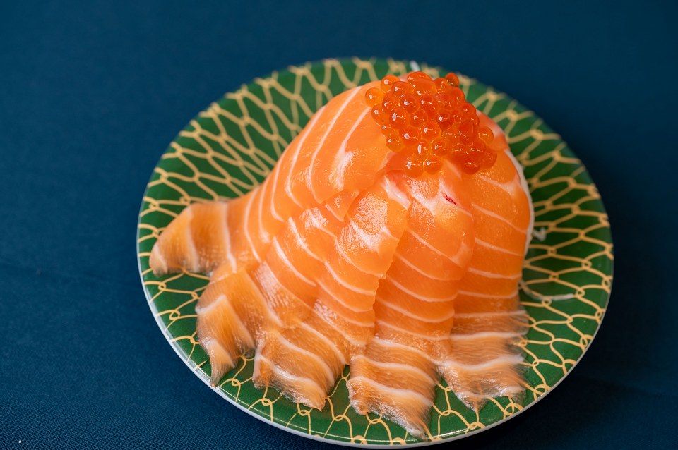 鮭魚控快衝！爭鮮推出「超豪華升級版」經典3鮭，還送你一盤吃爽爽！限時10天！