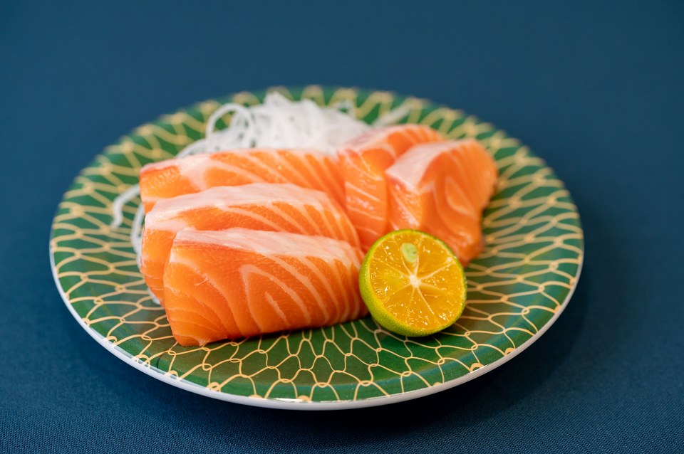 鮭魚控快衝！爭鮮推出「超豪華升級版」經典3鮭，還送你一盤吃爽爽！限時10天！