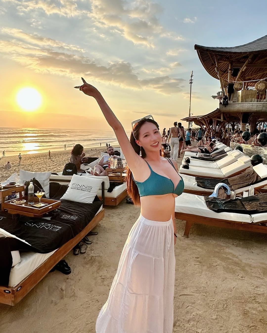 「真人版蛇姬」林采緹解放 E 級傲人美胸！比基尼展露熱辣曲線，高校制服造型宛如少女！