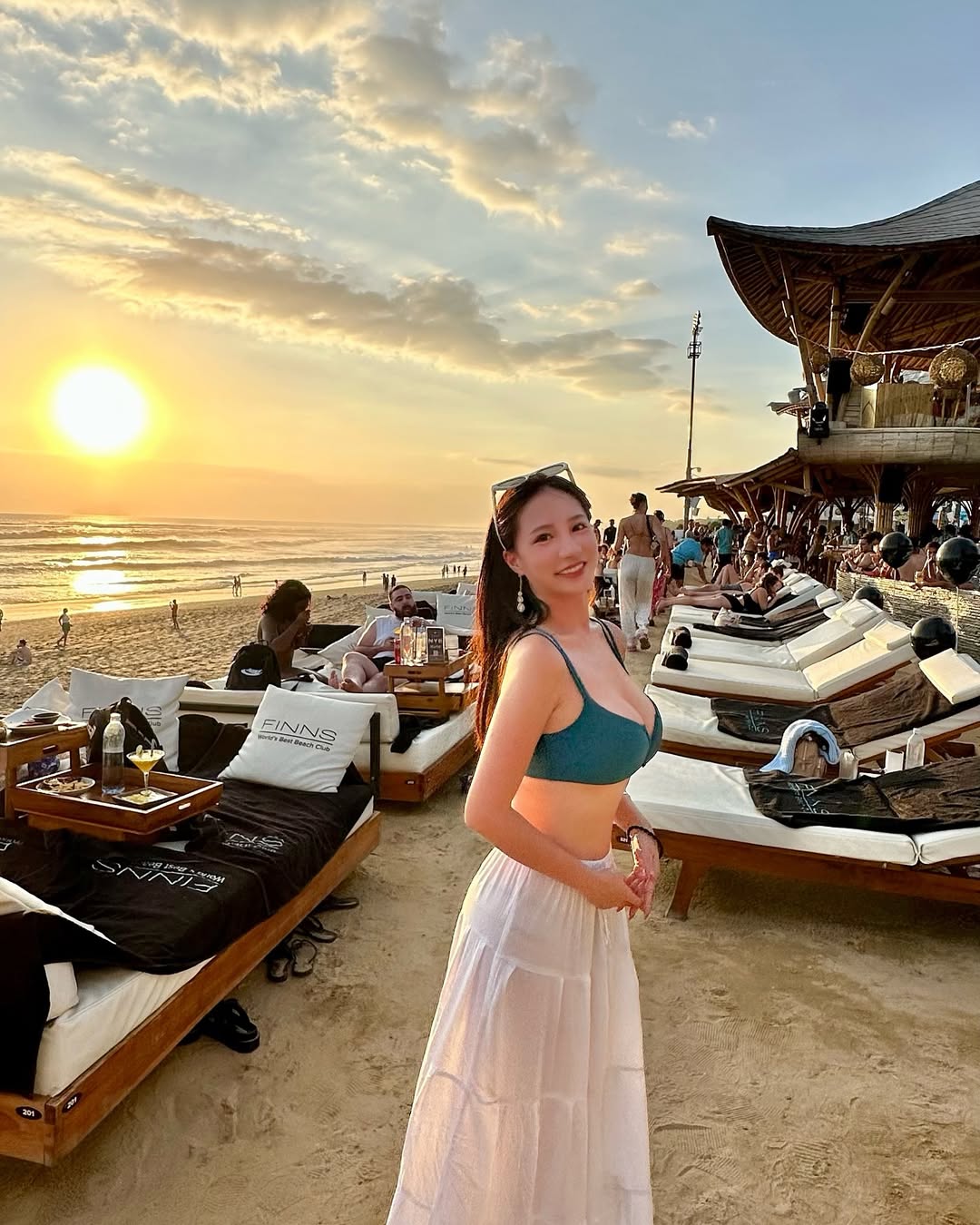 「真人版蛇姬」林采緹解放 E 級傲人美胸！比基尼展露熱辣曲線，高校制服造型宛如少女！