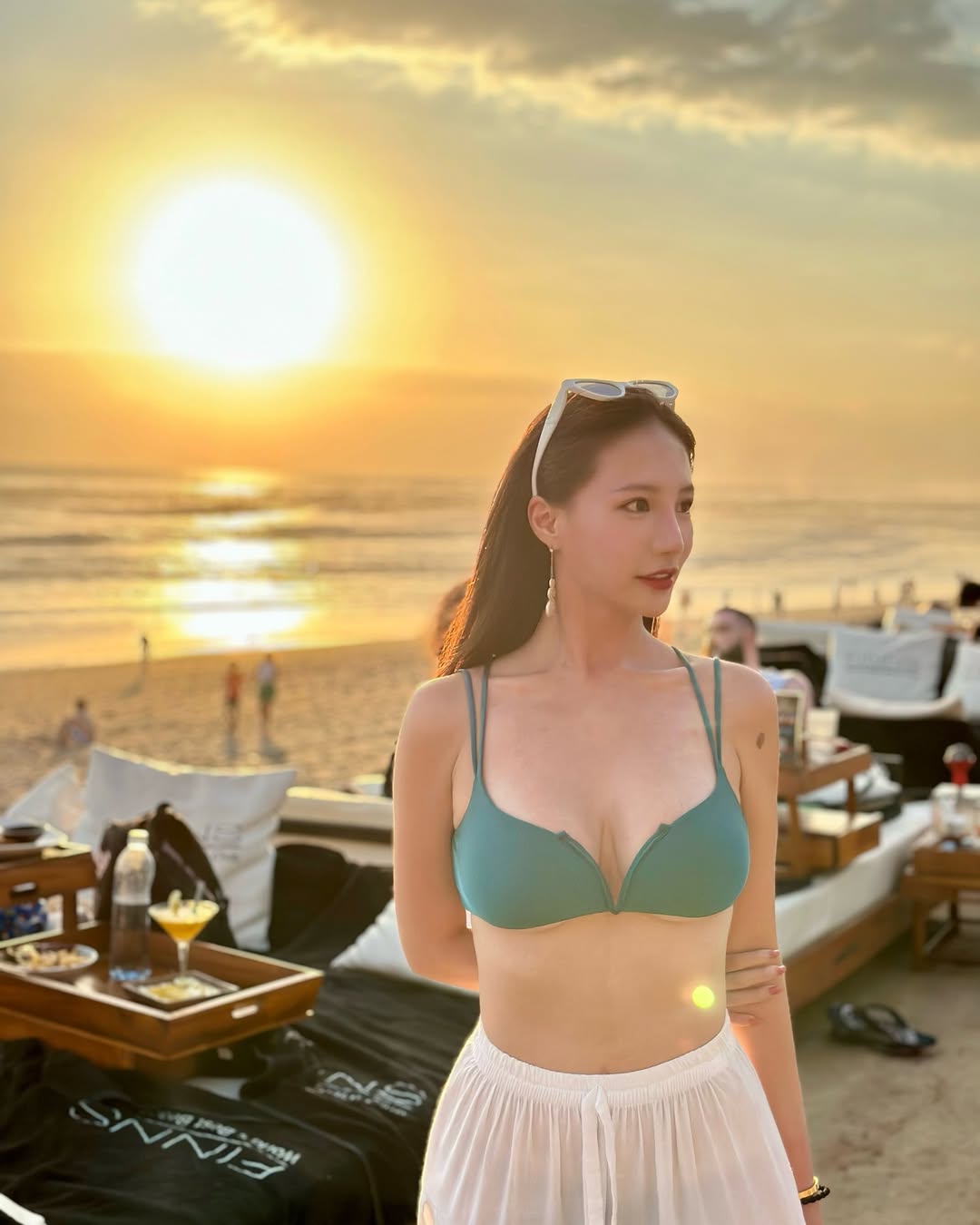 「真人版蛇姬」林采緹解放 E 級傲人美胸！比基尼展露熱辣曲線，高校制服造型宛如少女！