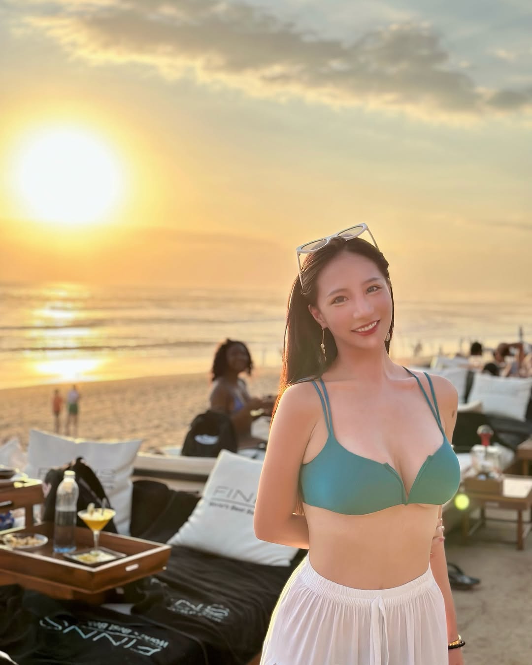 「真人版蛇姬」林采緹解放 E 級傲人美胸！比基尼展露熱辣曲線，高校制服造型宛如少女！