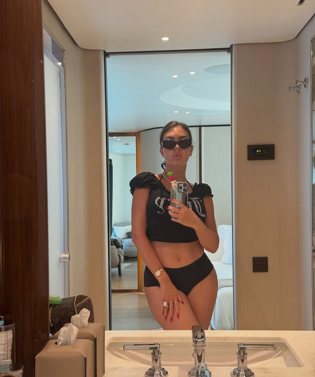 C 羅求婚成功！戀上櫃姐愛情長跑 8 年　「超大顆鑽戒」曝光網友全嗨翻