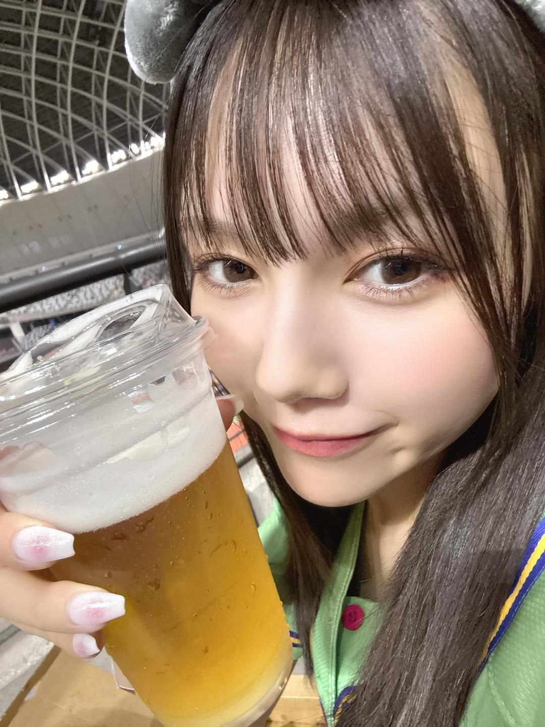 「潮流第一人」也是爪迷？涼森玲夢 驚喜現身大巨蛋，令粉絲大讚：穿上小新球衣超級好看