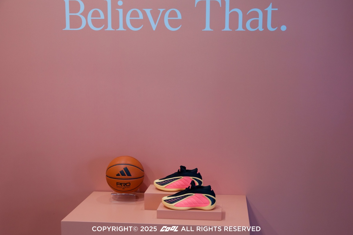 時隔兩年 adidas 全新簽名戰靴 AE2 正式揭幕！