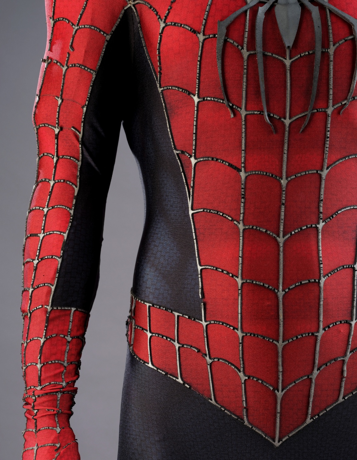 陶比·麥奎爾在《蜘蛛人2》所穿的戰衣將於 9 月 4 日展開拍賣！