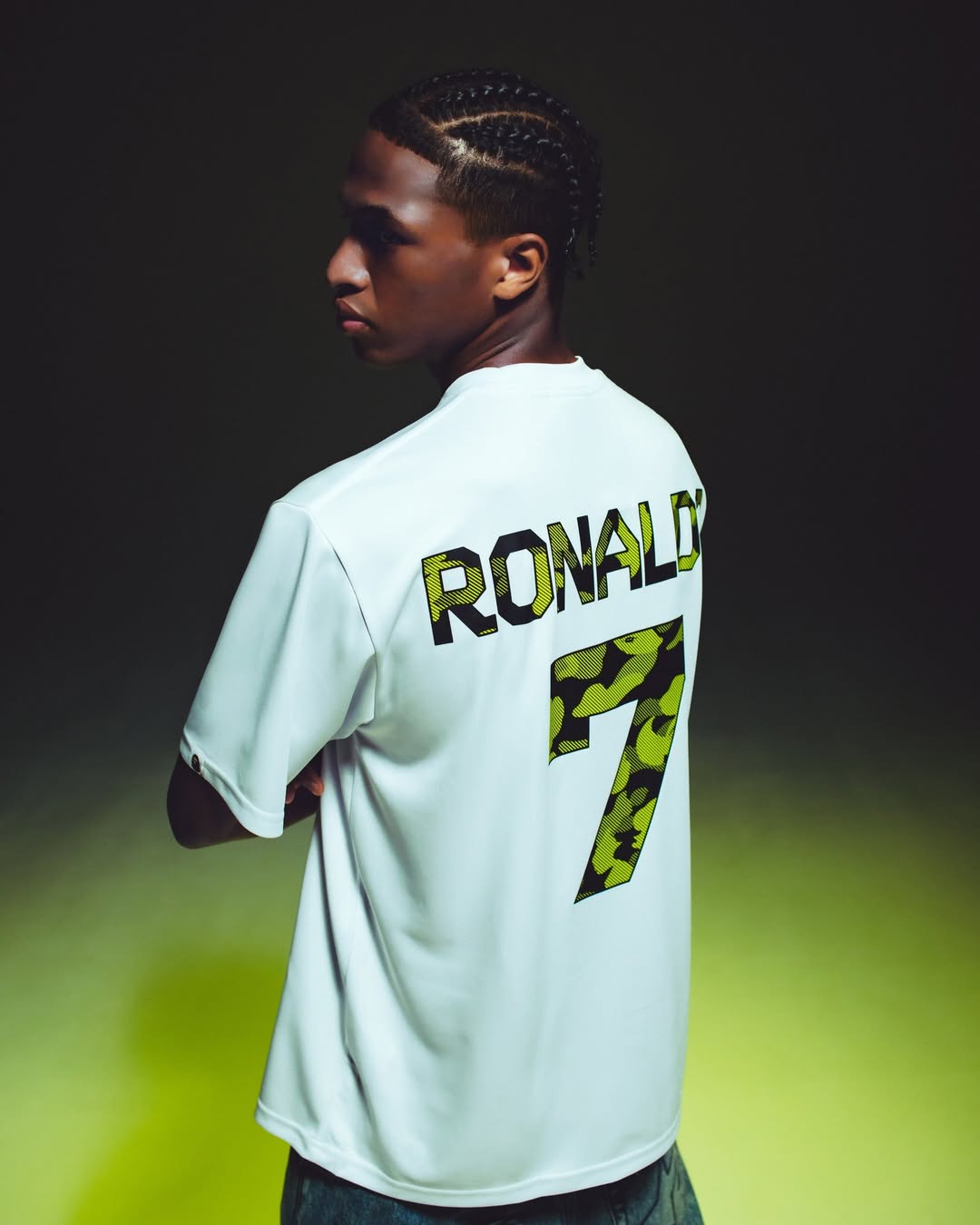 BAPE® 攜手 C 羅旗下 CR7® LIFE 品牌推出限定聯名系列，向足球傳奇致敬！