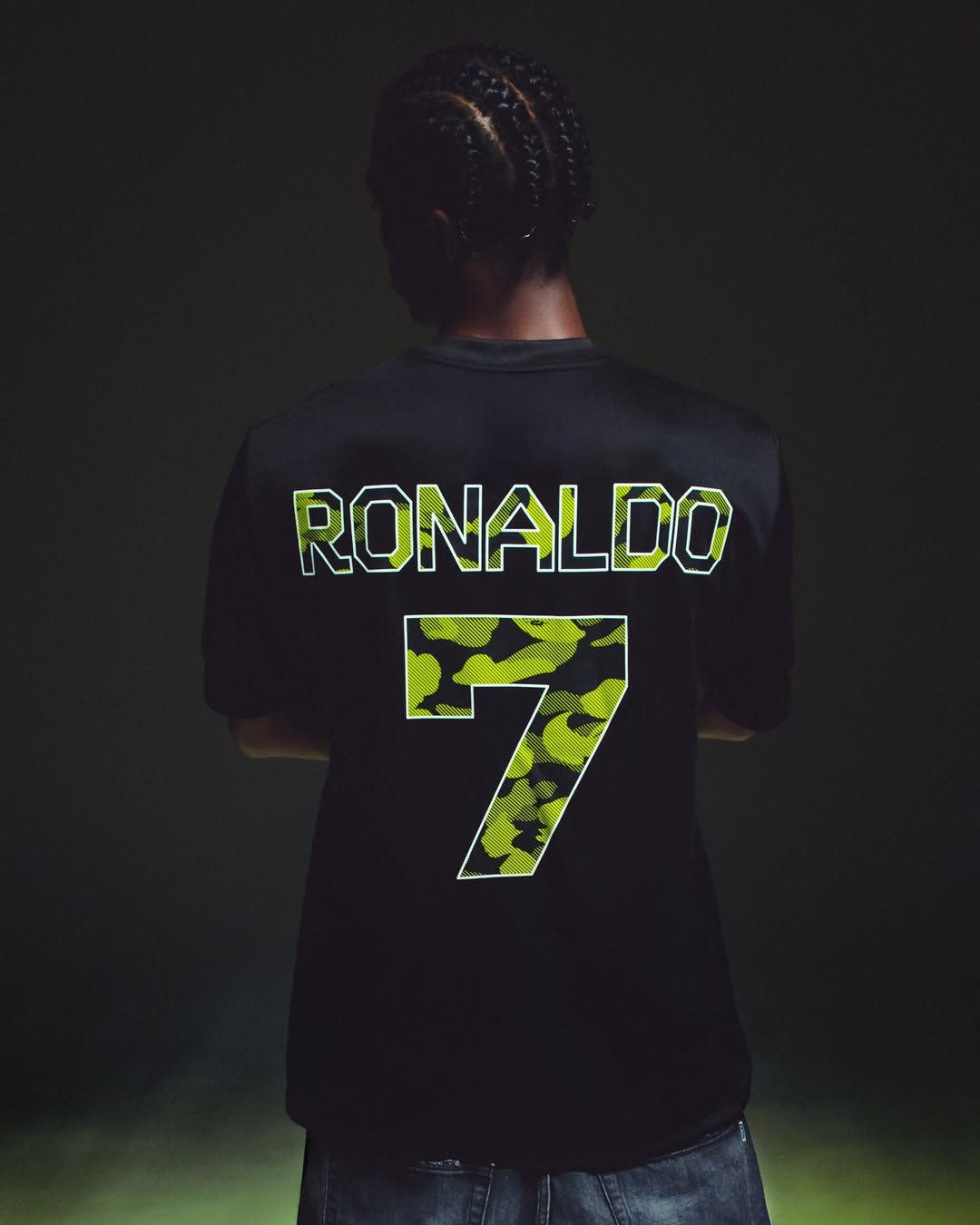 BAPE® 攜手 C 羅旗下 CR7® LIFE 品牌推出限定聯名系列，向足球傳奇致敬！