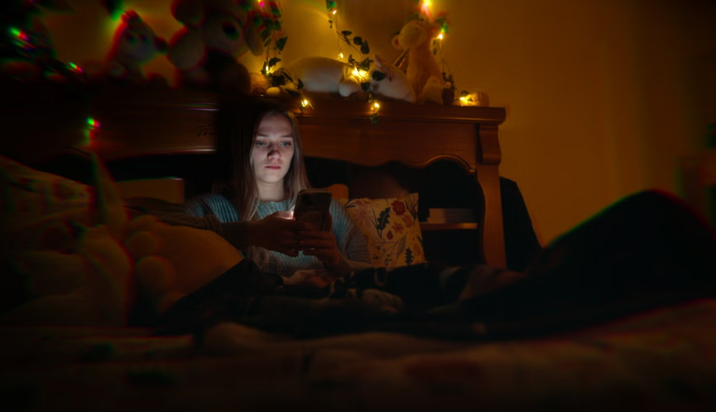 Netflix 最毛骨悚然的真實事件《陌生號碼：高校簡訊詐騙疑雲》，揭秘「網路孟喬森症候群」