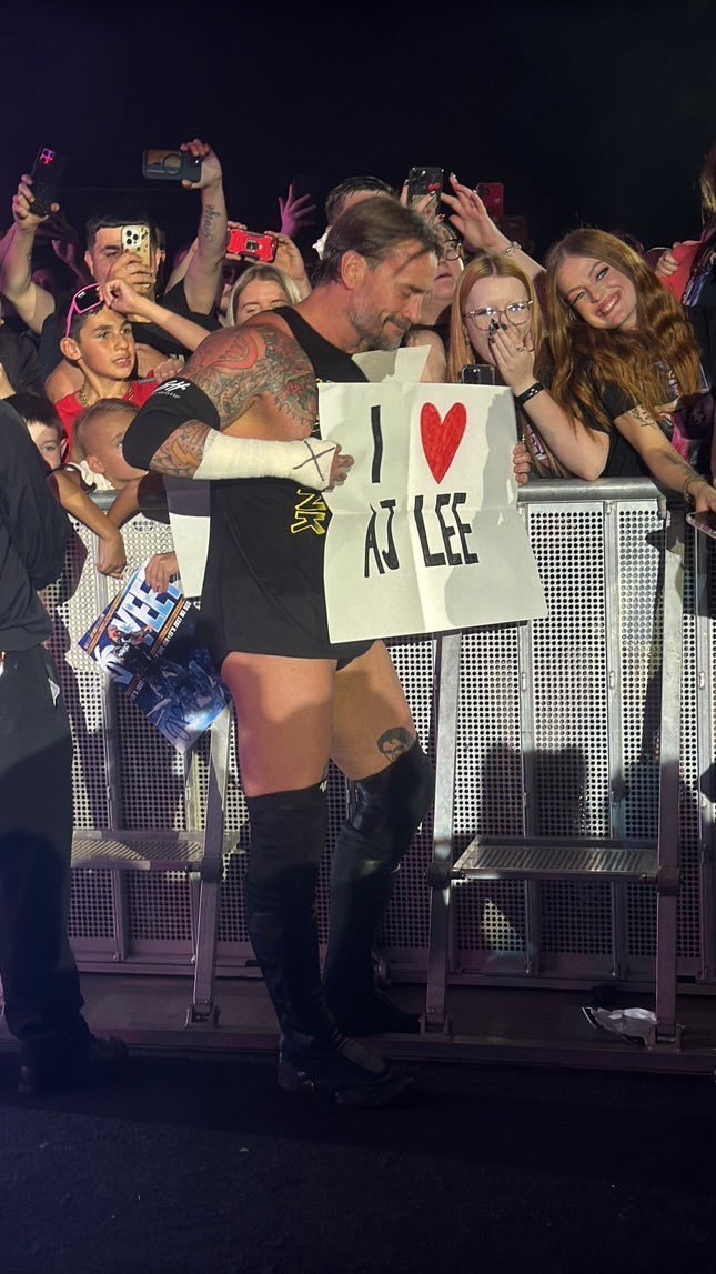 再度燃盡 48 歲的身體！WWE 巴黎之戰 John Cena 大戰 Logan Paul 使出眾多選手大招