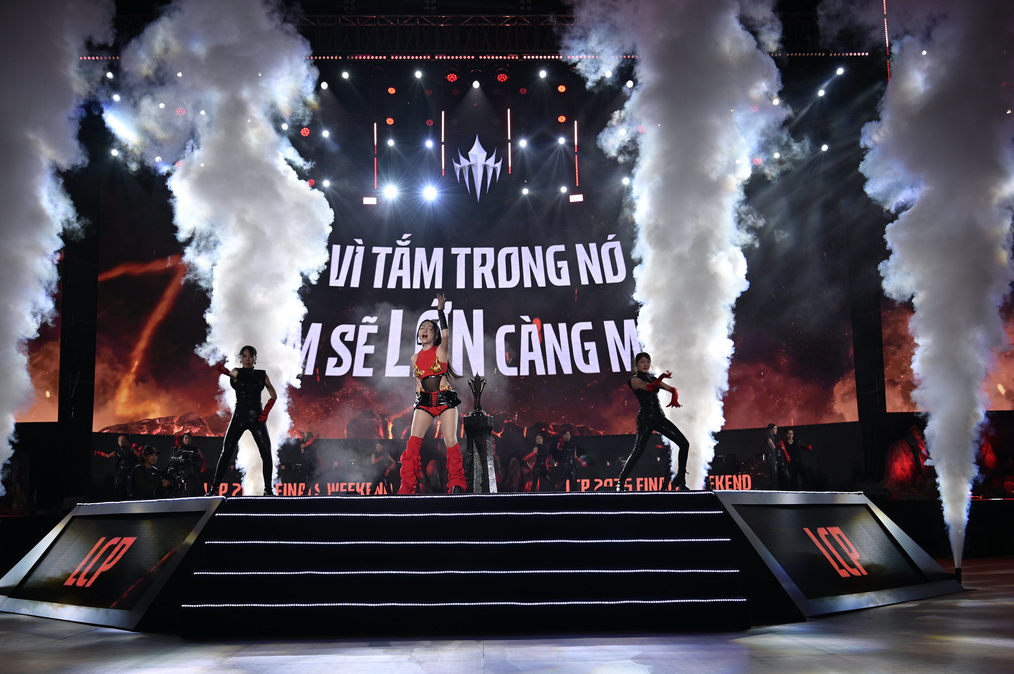 《英雄聯盟》LCP 冠軍隊伍 CFO 即將向世界發起挑戰！車長：「小心會飛的牡蠣，因為很可怕！」